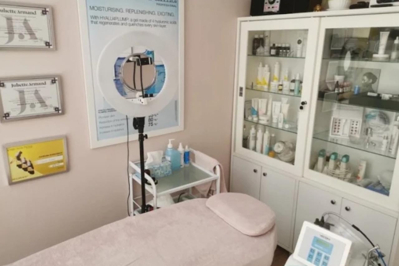Salon 77
